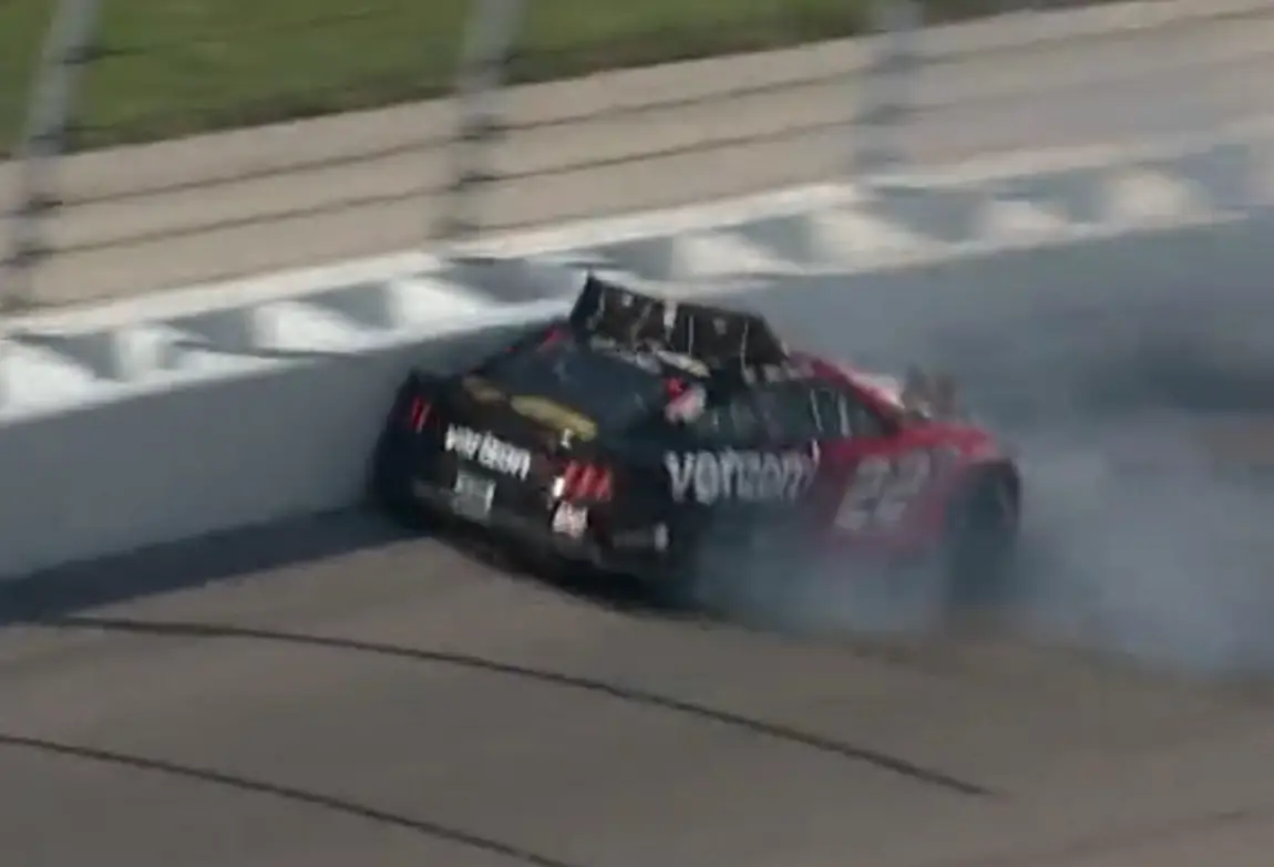Joey Logano crash Kansas Speedway 2022 practice