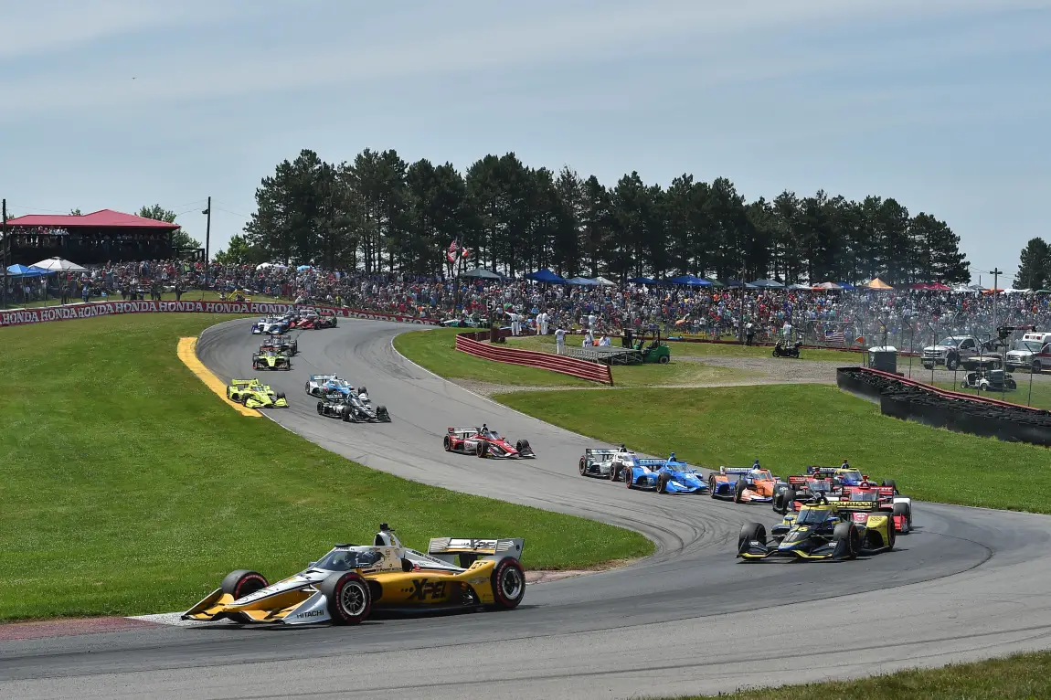 Josef Newgarden leads the field at the 2021 IndyCar race at Mid-Ohio.