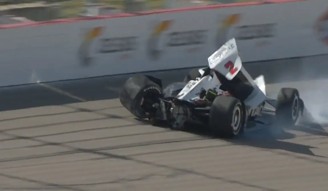 Josef Newgarden crashes at Iowa