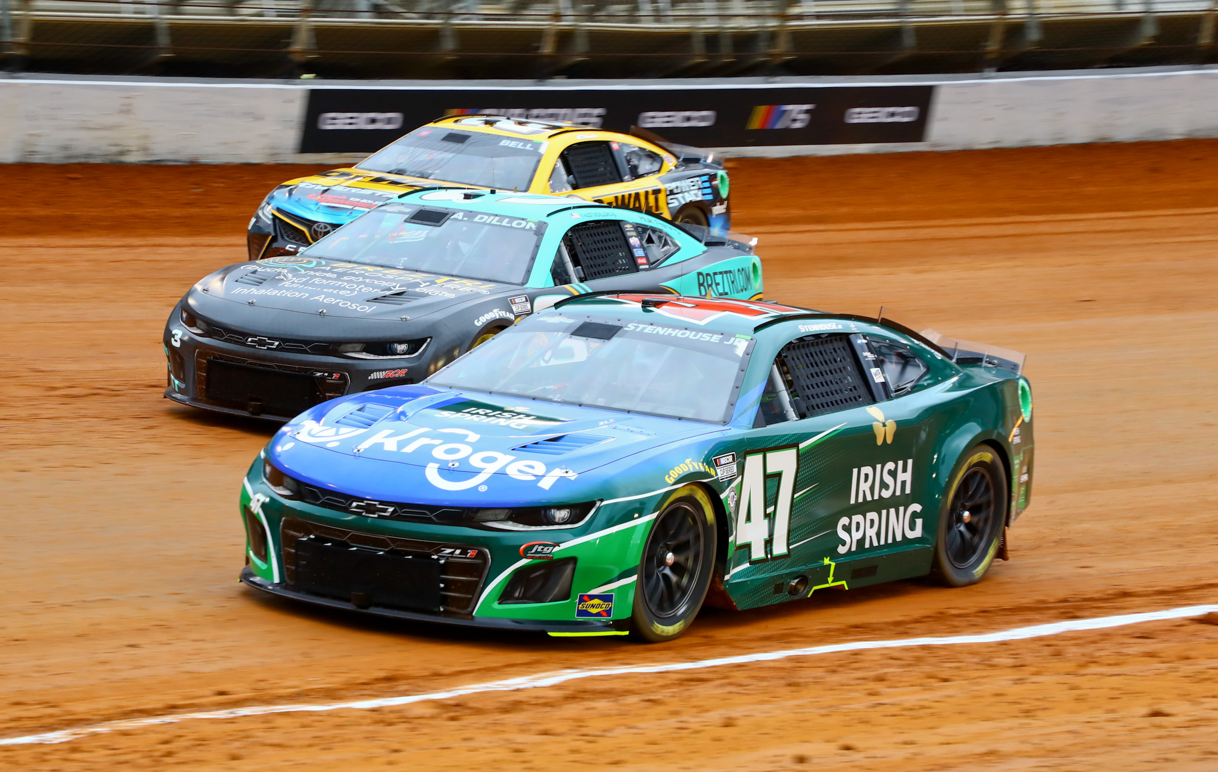 Many drivers weigh in on the Bristol dirt debate