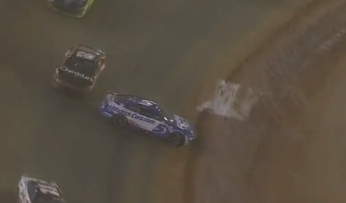Kyle Larson spin Bristol Dirt Race 2023 NASCAR Cup Series Video Highlight