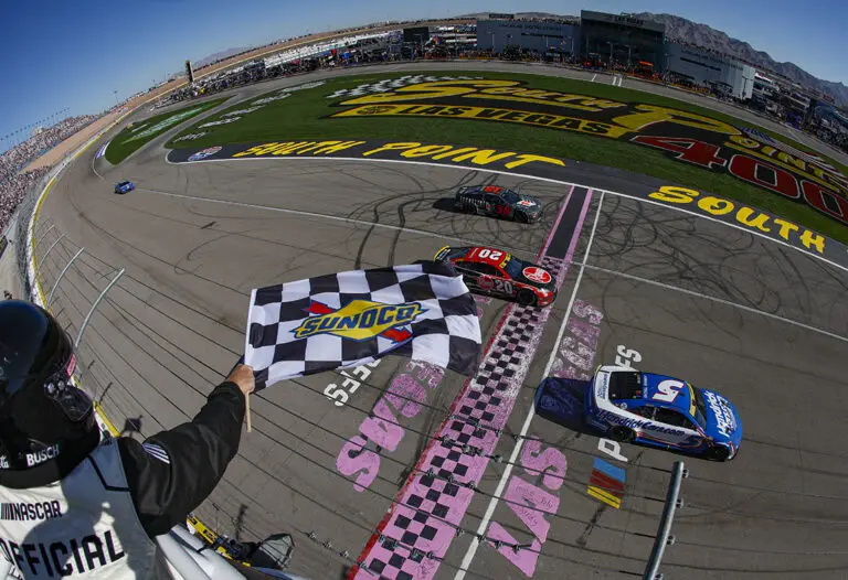 South Point 400 finish video Kyle Larson vs Christopher Bell finish video NASCAR Cup Las Vegas