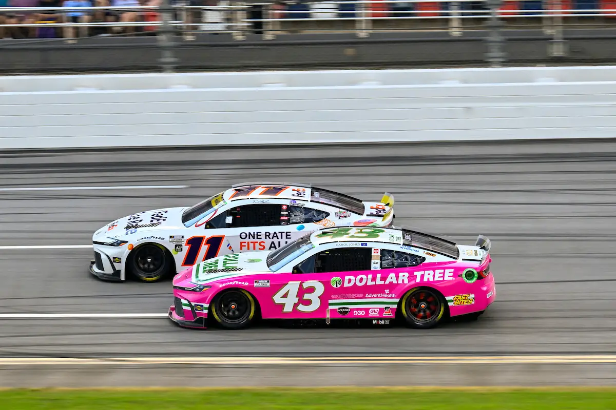 Erik Jones LEGACY MOTOR CLUB Talladega Superspeedway YellaWood500