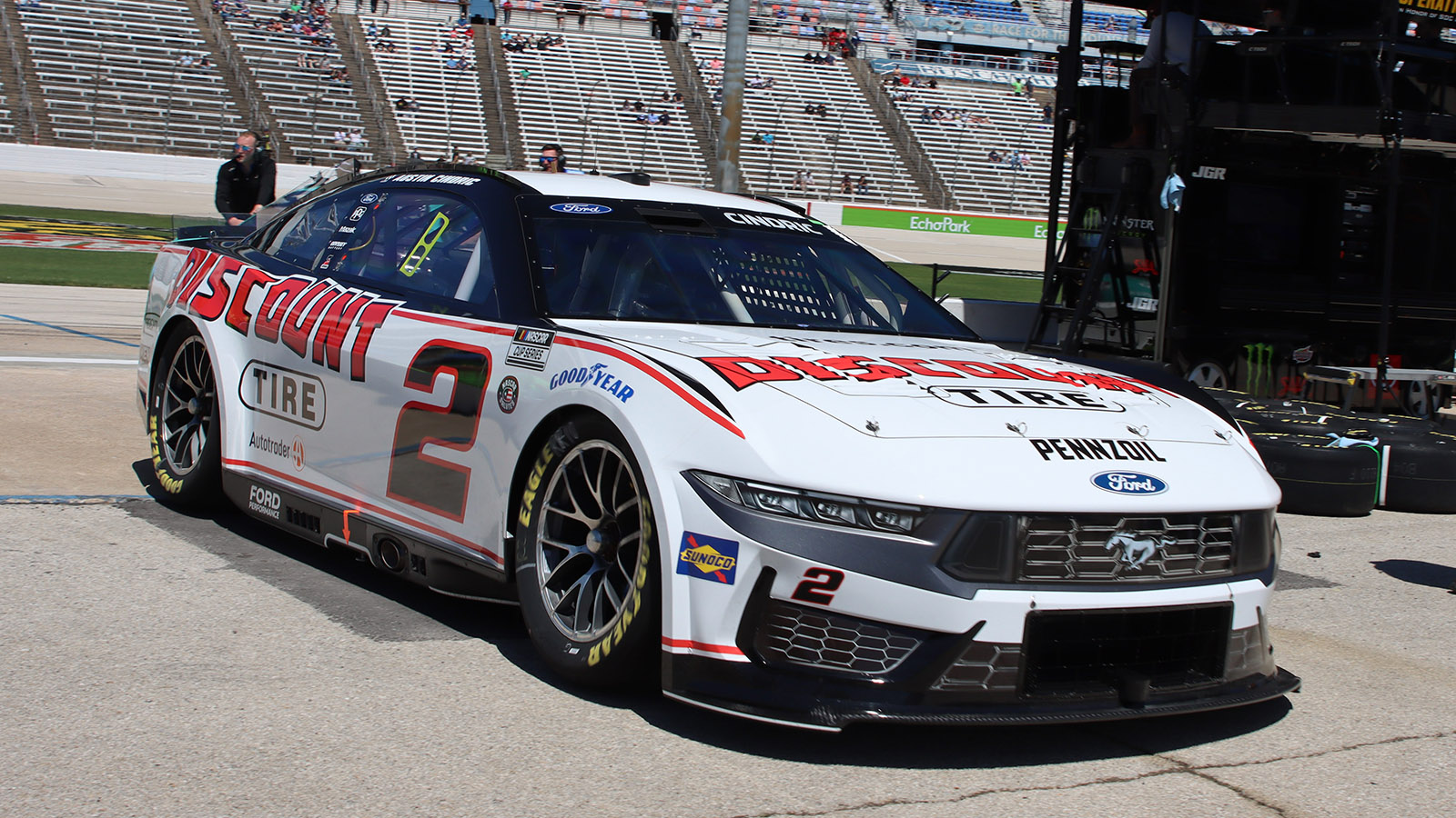 Austin Cindric 2025 Discount Tire paint scheme Team Penske NASCAR Cup Series
