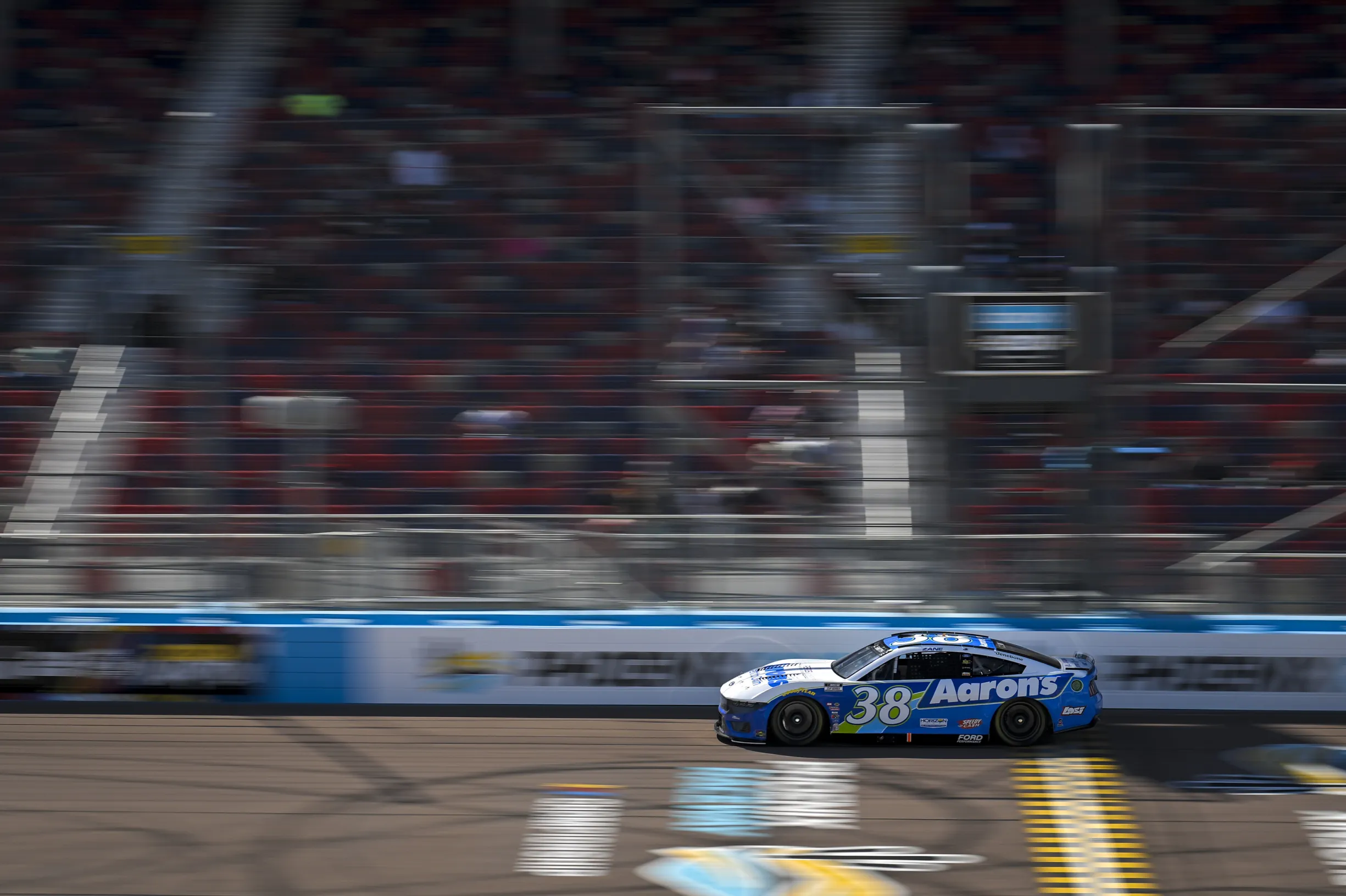 Zane Smith finishes top-10 at Phoenix Raceway for Front Row Motorsports