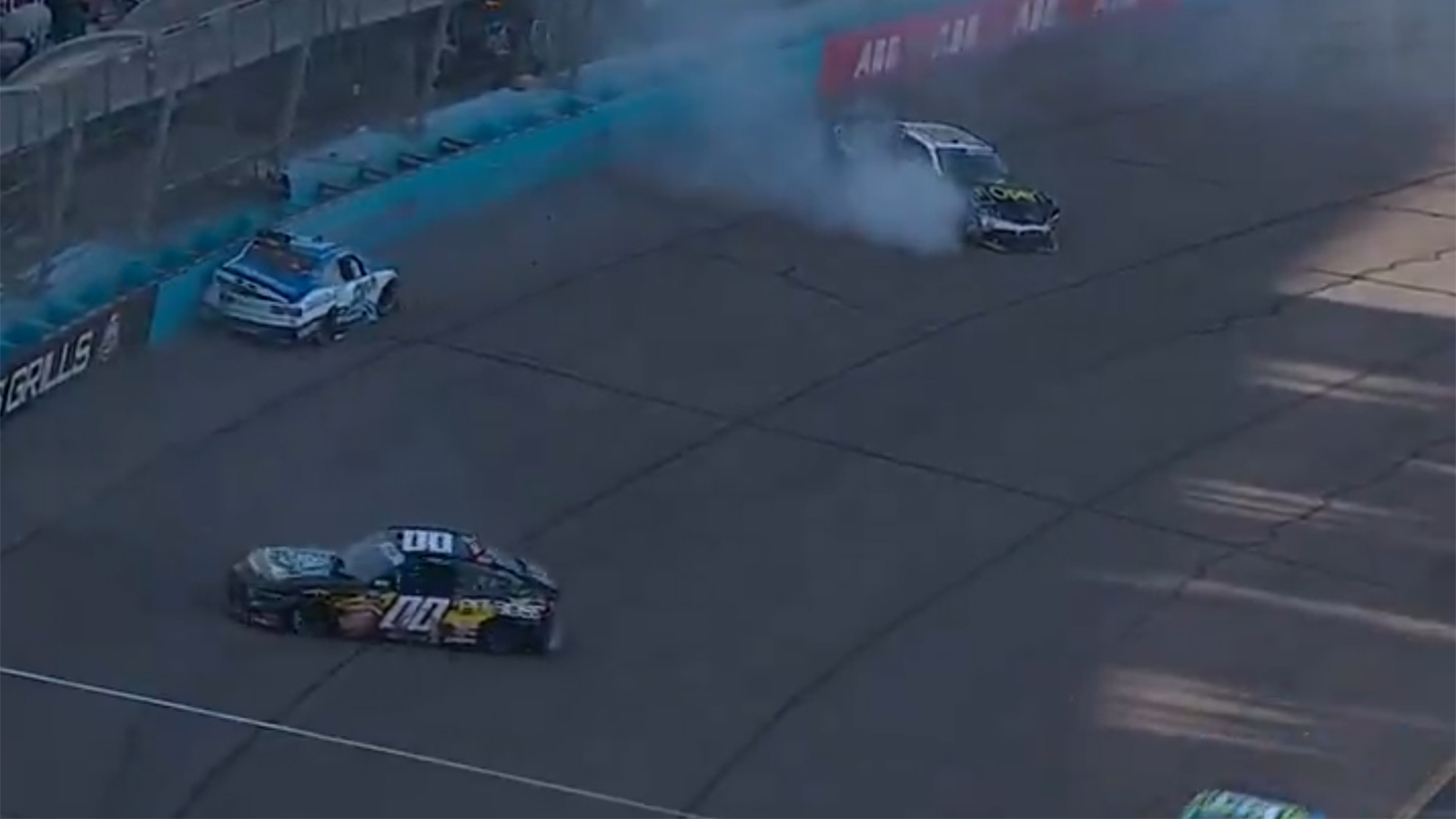 Austin Hill clips inside wall at Phoenix Raceway crashes with Sheldon Creed, Dean Thompson