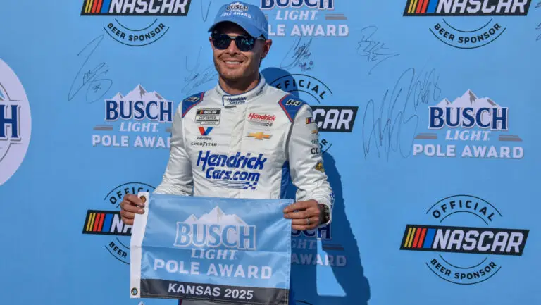 CW_2025_05_10_Cup_Kansas_Qualifying_PoleAward_KyleLarson_HendrickMotorsports-1
