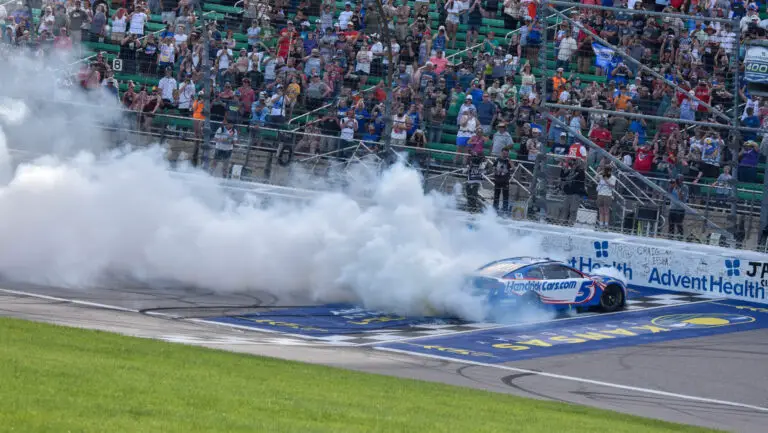 CW_2025_05_11_Cup_Kansas_PostRace_Burnout_5_KyleLarson_HendrickMotorsports-1