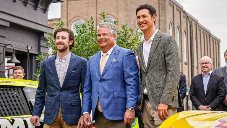 Ryan Blaney, Mayor Chris Carney, Joey Logano Close Up