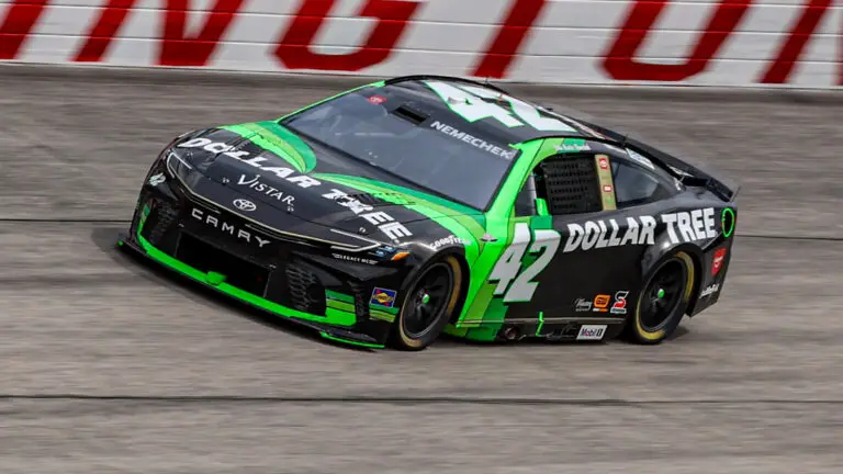 Hertz joins LEGACY MOTOR CLUB as a primary sponsor for John Hunter Nemechek at Dover Motor Speedway
