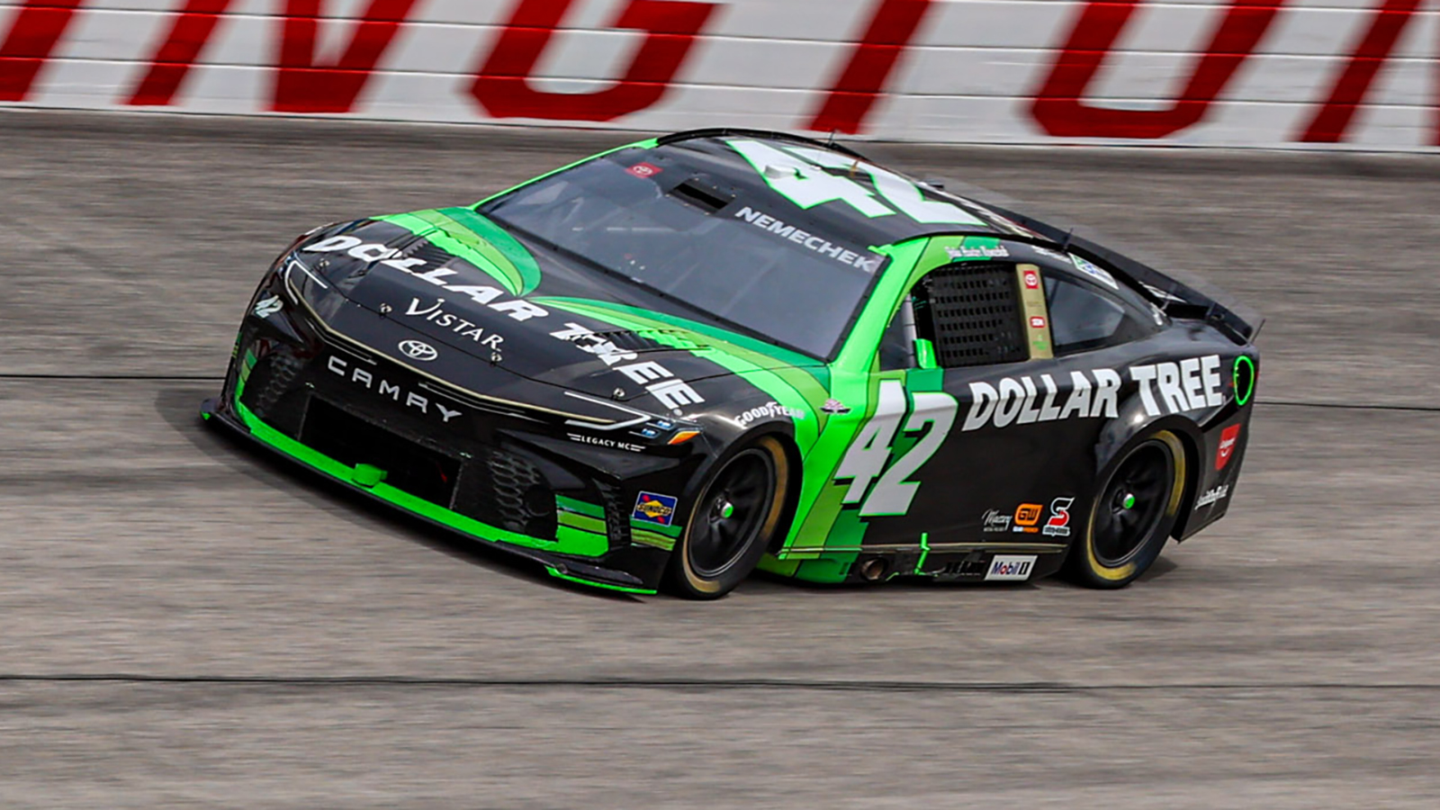 Hertz joins LEGACY MOTOR CLUB as a primary sponsor for John Hunter Nemechek at Dover Motor Speedway