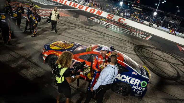 DB_darl_cup_race_briscoe-1-3