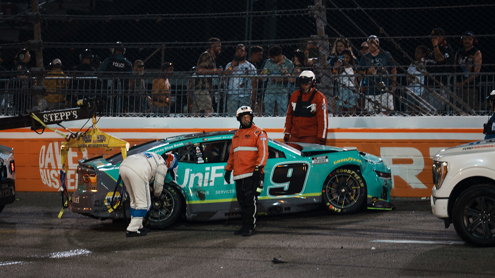 Chase Elliott has crashed out of the Cook Out 400 at Richmond following a hard crash in a multi-car crash on Lap 198