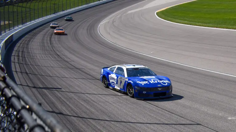 Which non-playoff drivers could contend for the win in the NASCAR Cup Series Hollywood Casino 400 at Kansas Speedway?