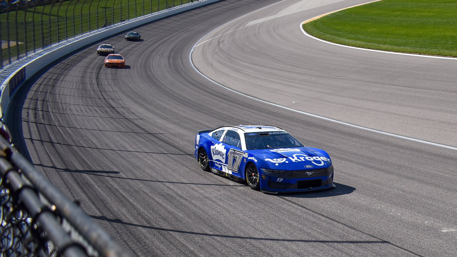 Which non-playoff drivers could contend for the win in the NASCAR Cup Series Hollywood Casino 400 at Kansas Speedway?