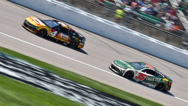 CW_2025_05_11_Cup_Kansas_Race_SideBySide_4_NoahGragson_FrontRowMotorsports_35_RileyHerbst_23XIRacing-1