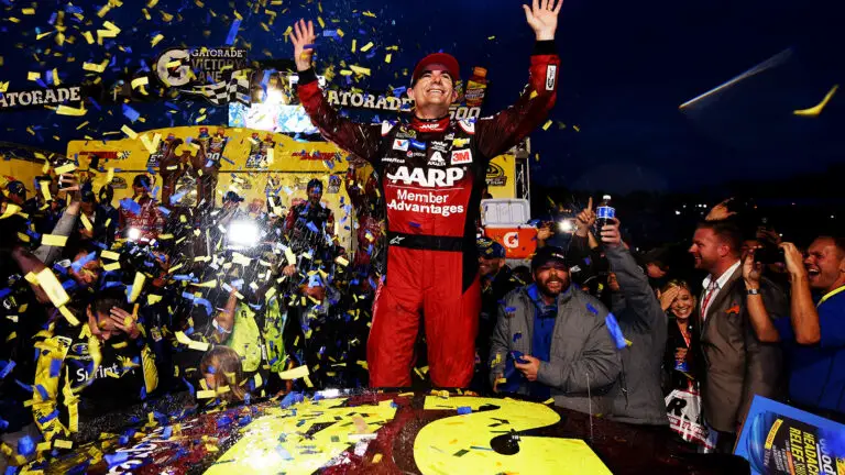 Jeff Gordon to hand-deliver special one-of-one panini trading card to fan that pulls it. The card contains chunks of his 2015 firesuit.