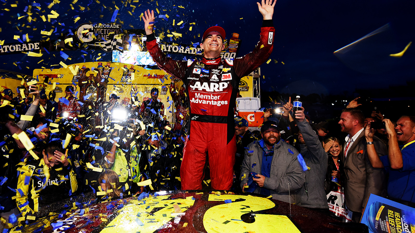 Jeff Gordon to hand-deliver special one-of-one panini trading card to fan that pulls it. The card contains chunks of his 2015 firesuit.
