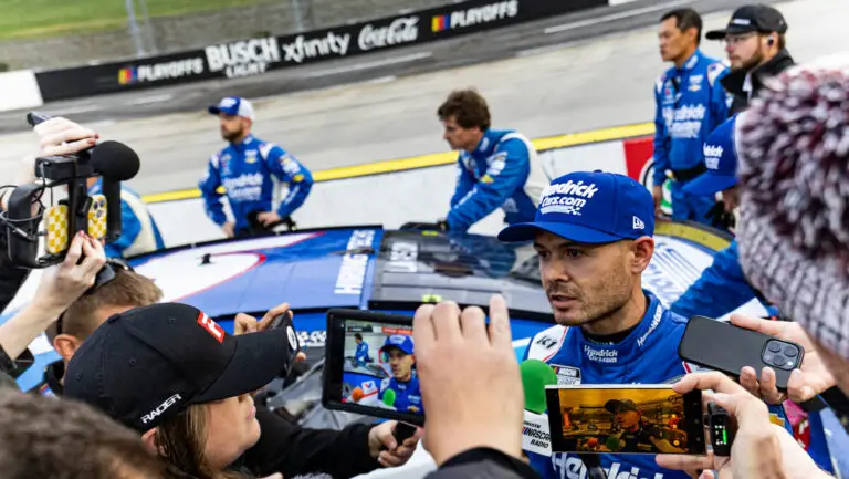 mm_cup_martinsville_race_kylelarson-1 (2)