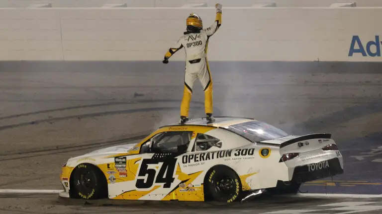Taylor Gray snatches victory at Kansas Speedway thanks to strategy call from Jason Ratcliff