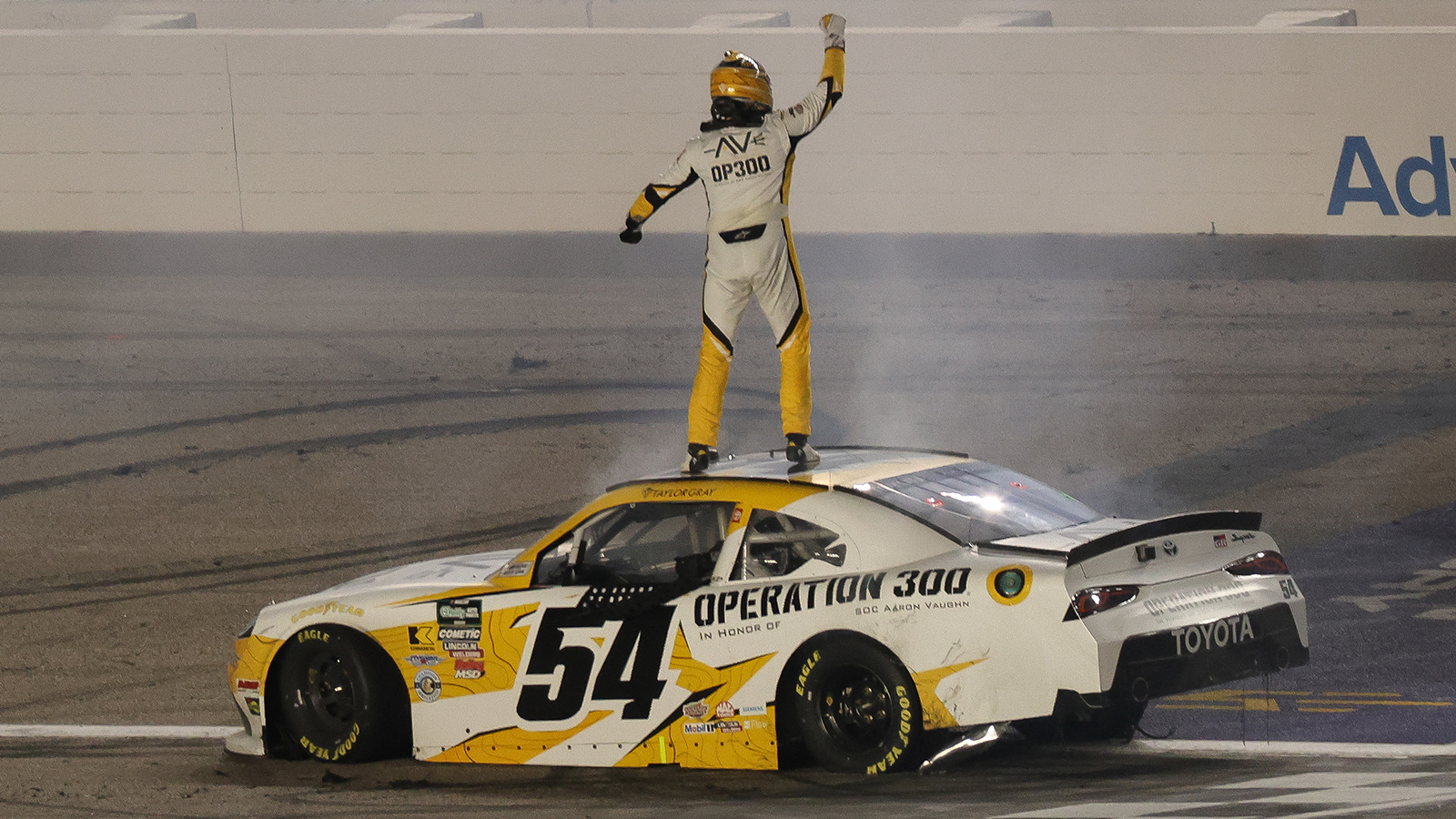 Taylor Gray snatches victory at Kansas Speedway thanks to strategy call from Jason Ratcliff