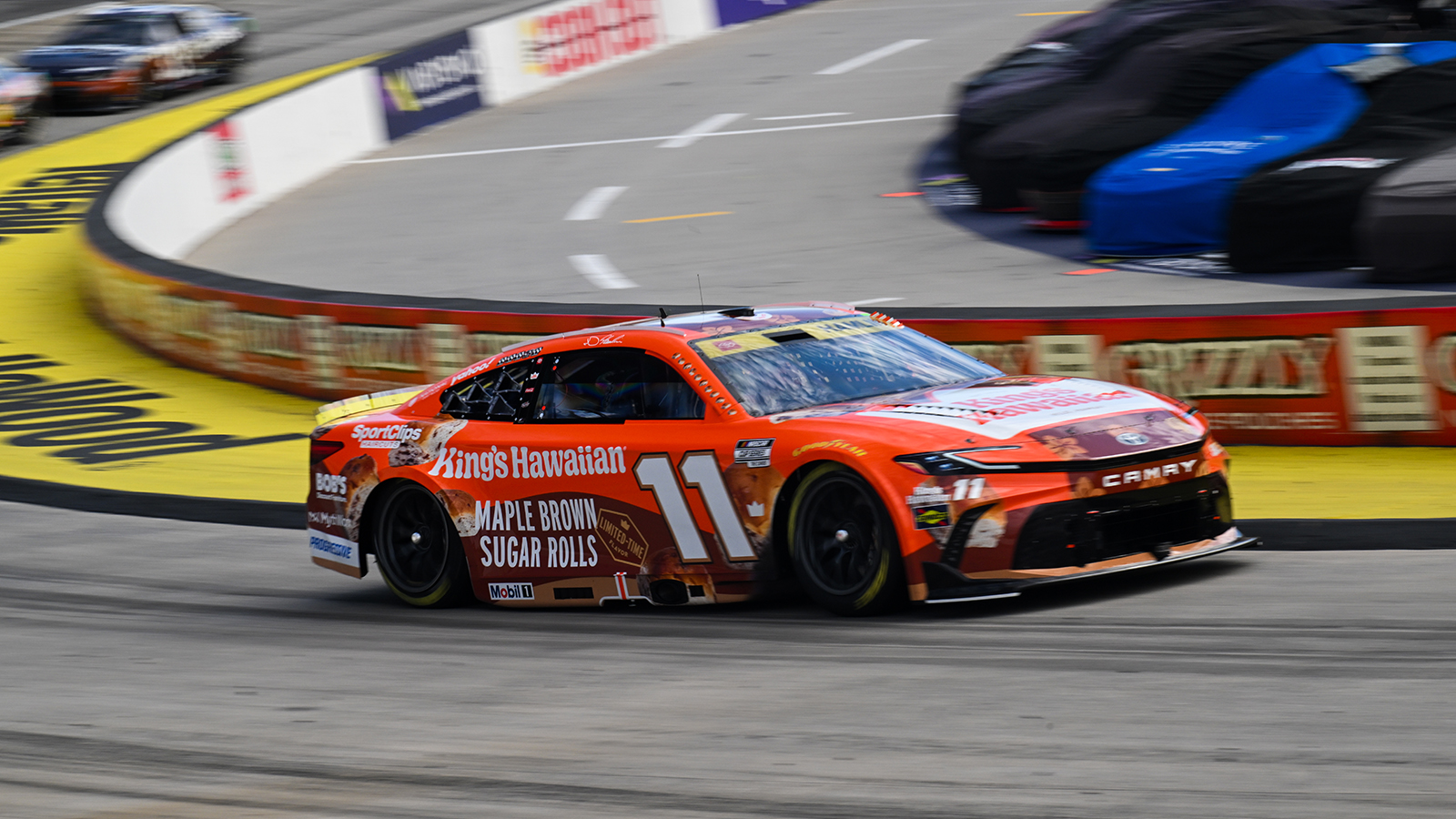 Xfinity 500 starting lineup NASCAR Cup Series at Martinsville Speedway, denny hamlin is on the pole