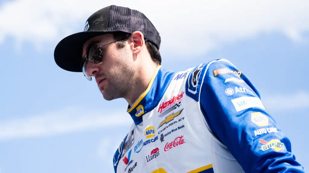 Chase Elliott has removed his name from consideration for the 2026 NASCAR Most Popular Driver Award, paving a path for Kyle Busch to posthumously win the award.